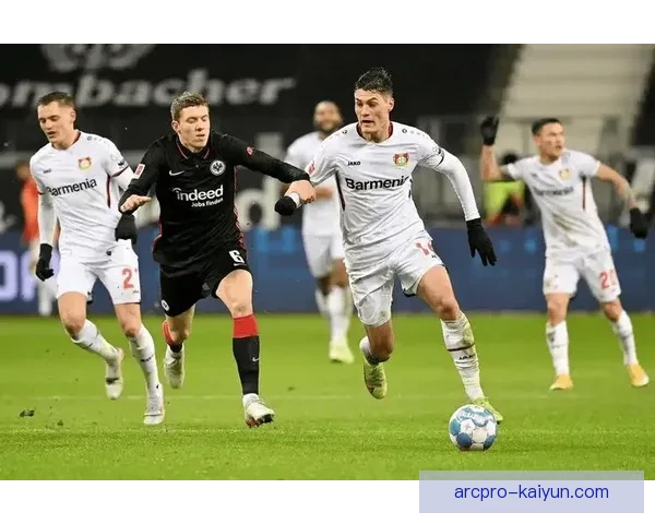 法兰克福在攻防平衡中寻求突破，目标欧战新高峰值得关注